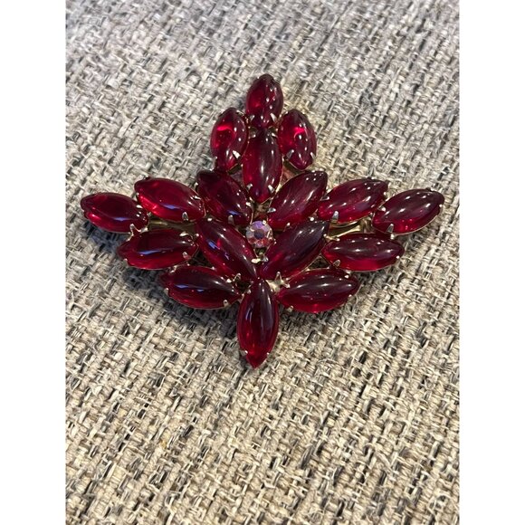 Vintage Red Glass Navette Leaf Brooch - Picture 1 of 3